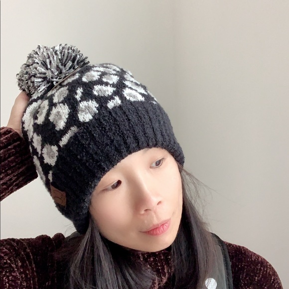 KNIT LEOPARD POM POM BEANIE - Picture 8 of 8